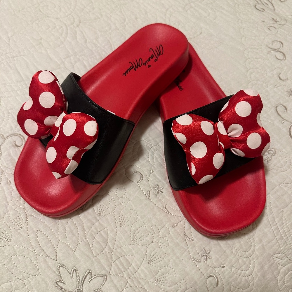 Disney - Minnie Mouse sandals - size 9